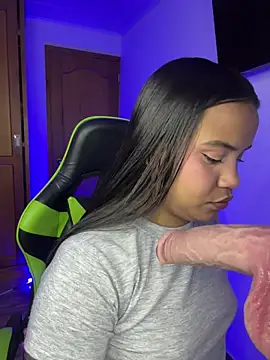 leila 22 online show from February 13, 7:15 am