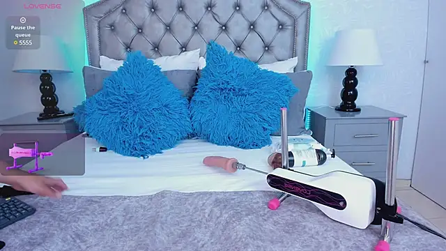AdelaBrown online show from December 20, 4:09 am