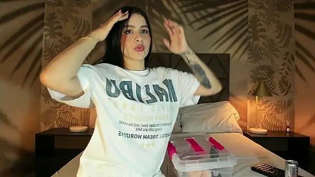 Snapshot of AnneDixie chatting on February 26, 3:05 am AnneDixie online show from February 26, 3:05 am