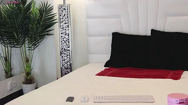 BarbieeAnn online show from December 12, 11:40 am