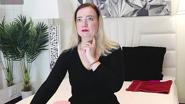 BarbieeAnn online show from December 27, 5:09 am