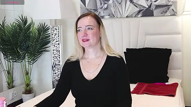 BarbieeAnn online show from December 27, 8:13 am