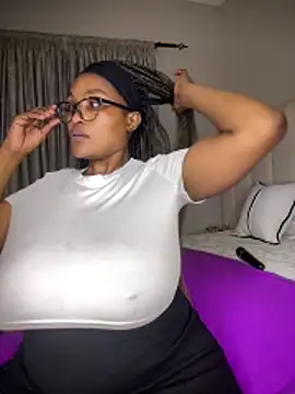 Bustygoddess32 online show from May 21, 10:17 pm