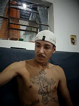 Snapshot of DG0022 chatting on March 10, 2:33 pm DG0022 online show from March 10, 2:33 pm