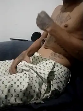 Snapshot of DG0022 chatting on March 14, 2:17 am DG0022 online show from March 14, 2:17 am