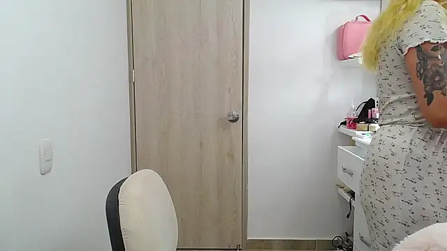 Barbie girl 69 online show from May 25, 1:33 am