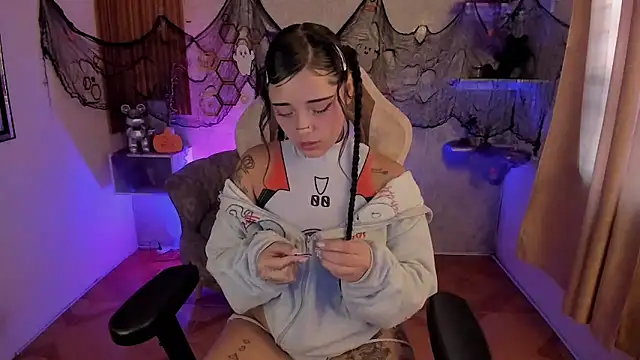 mia catt05 online show from October 25, 4:35 pm