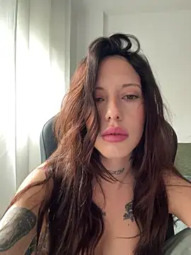 Snapshot of BellaGiaxx chatting on November 17, 10:10 am BellaGiaxx online show from November 17, 10:10 am