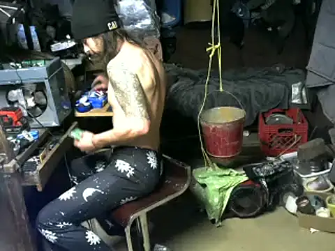 Snapshot of cdressupdiva chatting on December 8, 5:50 am cdressupdiva online show from December 8, 5:50 am