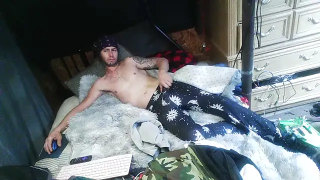 Snapshot of cdressupdiva chatting on December 11, 2:19 am cdressupdiva online show from December 11, 2:19 am