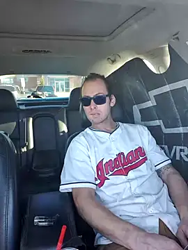 Snapshot of cdressupdiva chatting on December 17, 3:17 pm cdressupdiva online show from December 17, 3:17 pm