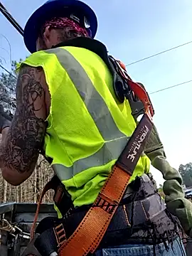 Snapshot of cdressupdiva chatting on January 8, 2:41 pm cdressupdiva online show from January 8, 2:41 pm