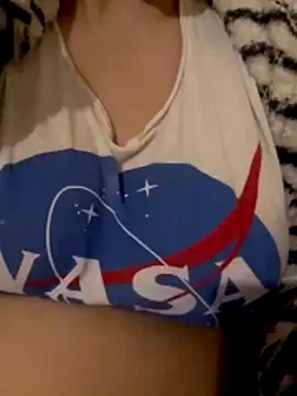 Snapshot of Zanoba-16 chatting on March 6, 12:51 am Zanoba-16 online show from March 6, 12:51 am