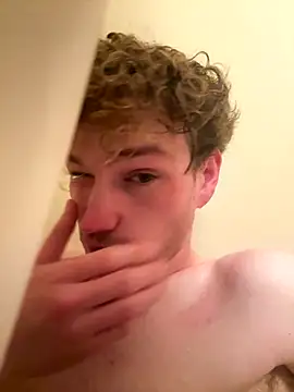 Snapshot of CreamyAustin chatting on November 6, 2:12 am CreamyAustin online show from November 6, 2:12 am