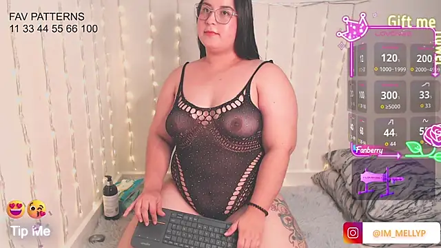 Mellyparker  online show from December 17, 3:07 pm