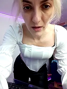 RileyLanna online show from October 10, 2:54 am