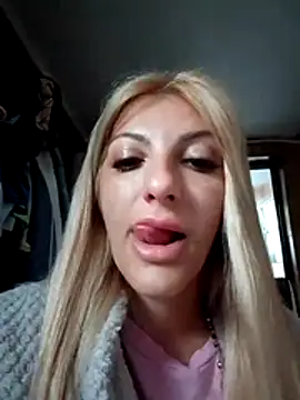 Snapshot of RileyLanna chatting on June 18, 3:40 am RileyLanna online show from June 18, 3:40 am