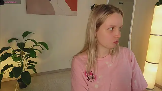 Beatrica Klein online show from November 10, 4:17 pm