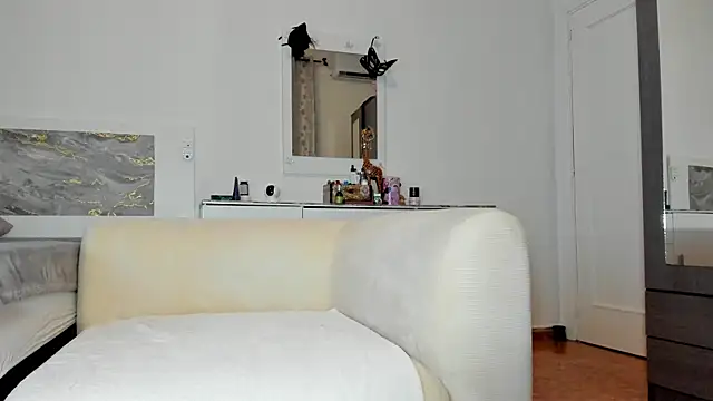 anisialuna  online show from March 26, 5:35 am