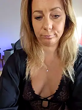 Snapshot of angela_88 chatting on January 27, 3:50 pm angela 88 online show from January 27, 3:50 pm