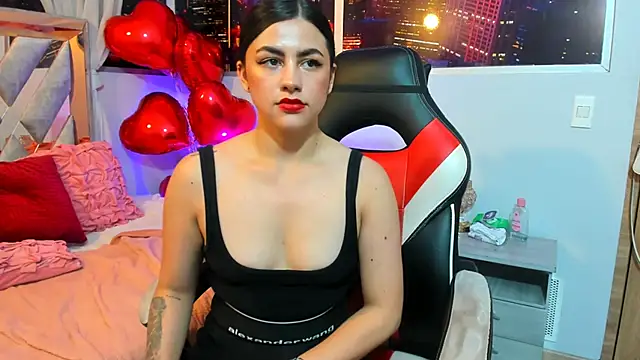 Snapshot of Kendall_Sophy chatting on February 13, 11:37 pm Kendall Sophy online show from February 13, 11:37 pm