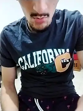 Snapshot of Zoro_23cm chatting on March 26, 11:43 pm Zoro 23cm online show from March 26, 11:43 pm