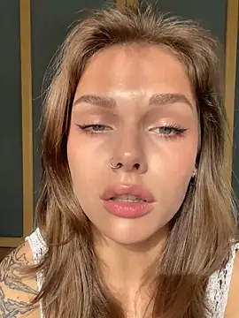 Snapshot of HumbleJess chatting on October 3, 9:50 am HumbleJess online show from October 3, 9:50 am