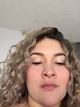 Sara smiiith211 online show from March 29, 12:10 am