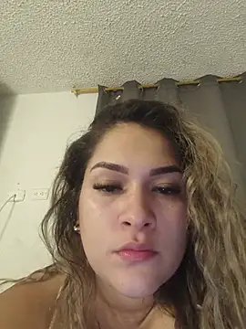 Snapshot of Sara_smiiith211 chatting on June 17, 10:54 pm Sara smiiith211 online show from June 17, 10:54 pm