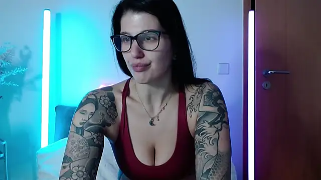 Snapshot of KiraKane1 chatting on December 20, 12:05 pm KiraKane1 online show from December 20, 12:05 pm