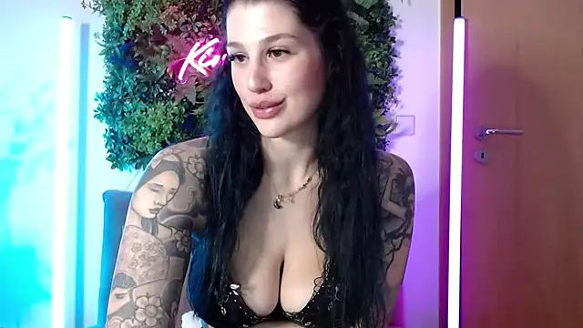 Snapshot of KiraKane1 chatting on January 4, 6:09 am KiraKane1 online show from January 4, 6:09 am