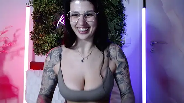 Snapshot of KiraKane1 chatting on February 2, 12:13 pm KiraKane1 online show from February 2, 12:13 pm