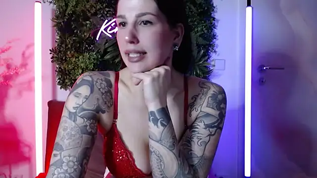 Snapshot of KiraKane1 chatting on February 13, 4:28 pm KiraKane1 online show from February 13, 4:28 pm