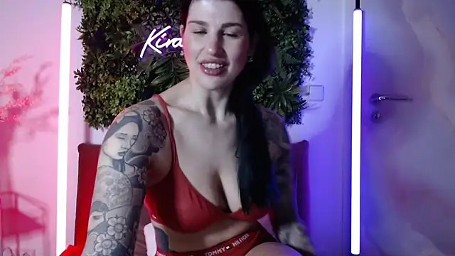 Snapshot of KiraKane1 chatting on February 21, 5:56 am KiraKane1 online show from February 21, 5:56 am