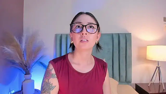 Emilywatsonn online show from June 6, 12:38 am