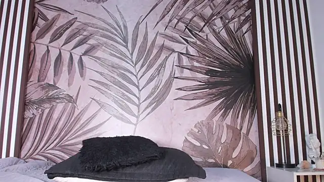 Samaantha-White online show from March 13, 11:30 am