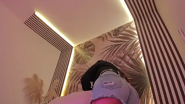 Samaantha-White online show from April 15, 11:39 am