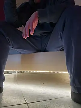 Snapshot of Bennyben8604 chatting on December 8, 10:57 pm Bennyben8604 online show from December 8, 10:57 pm