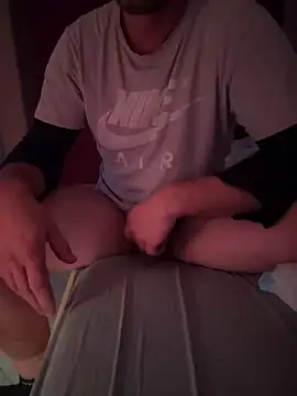 Snapshot of Bennyben8604 chatting on December 12, 1:32 am Bennyben8604 online show from December 12, 1:32 am