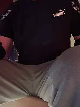 Snapshot of Bennyben8604 chatting on February 9, 10:32 pm Bennyben8604 online show from February 9, 10:32 pm