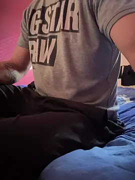 Snapshot of Bennyben8604 chatting on February 23, 1:53 pm Bennyben8604 online show from February 23, 1:53 pm