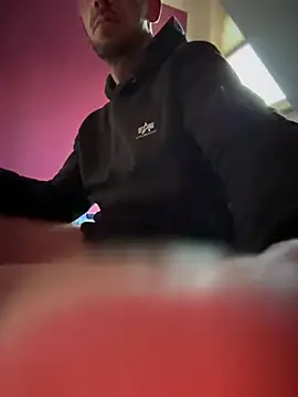 Snapshot of Bennyben8604 chatting on March 3, 4:35 pm Bennyben8604 online show from March 3, 4:35 pm