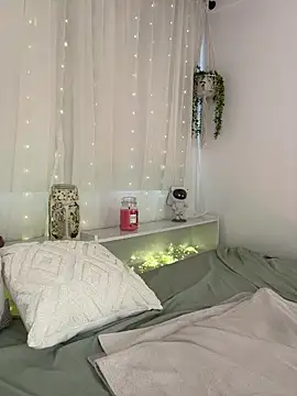 Amelia Rouse online show from March 25, 9:21 pm