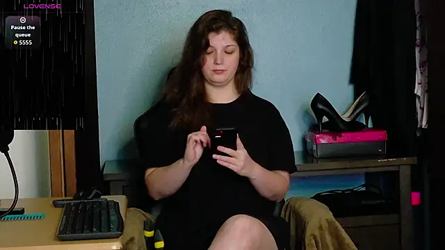Snapshot of TreeJeanne chatting on October 13, 1:38 am TreeJeanne online show from October 13, 1:38 am