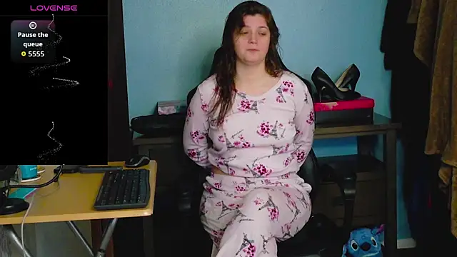 TreeJeanne online show from November 20, 3:18 am