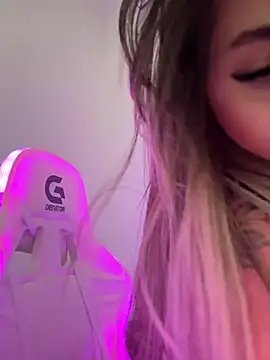 babyyboomm online show from December 3, 8:16 am