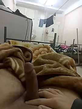 Snapshot of Hot_Boy_2004 chatting on February 8, 1:22 am Hot Boy 2004 online show from February 8, 1:22 am