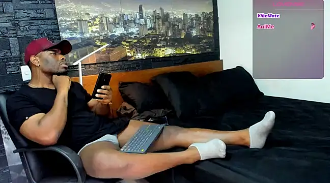 Snapshot of thomas_santtos1 chatting on January 25, 10:28 pm thomas santtos1 online show from January 25, 10:28 pm