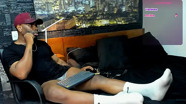 Snapshot of thomas_santtos1 chatting on February 5, 12:31 am thomas santtos1 online show from February 5, 12:31 am