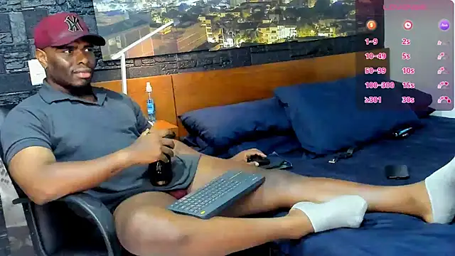 Snapshot of thomas_santtos1 chatting on February 13, 11:26 pm thomas santtos1 online show from February 13, 11:26 pm